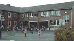 Schule 2002, Anbau dreizügig